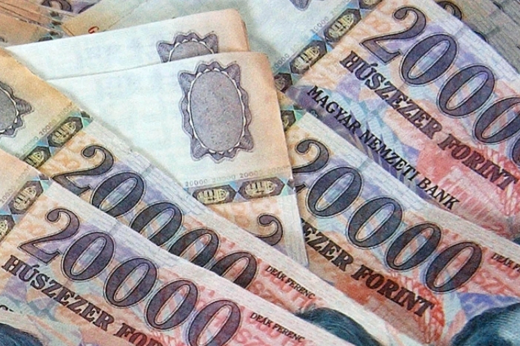 Műanyagokkal csaltak el milliárdos tételben Áfát